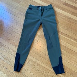 Dover green Dalton full seat breeches. Size 28. Green. Medium rise.